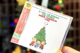 ジャズの名盤 スヌーピーのメリークリスマス と Peanuts Cafe がコラボレーション Peanuts Cafe ピーナッツ カフェ 中目黒 神戸 スヌーピーミュージアム