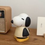 「PEANUTS Cafe 名古屋」より、人気のマスコットキャラクター“ペリカンズ スヌーピー”の貯金箱が登場！